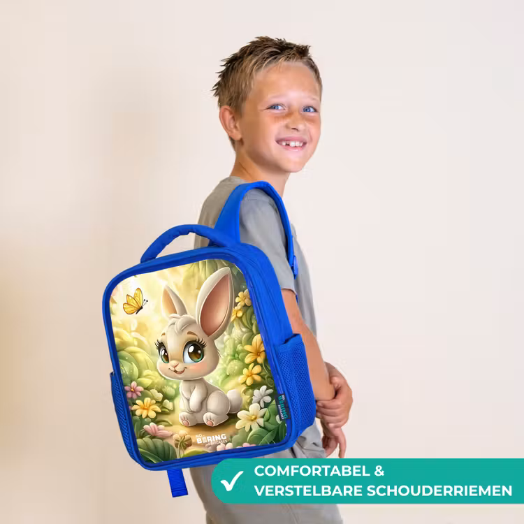 Konijn - Zonlicht - Sprookjesachtig - Vlinder Kinderrugzak - Blauw middel -sfeer3_NL