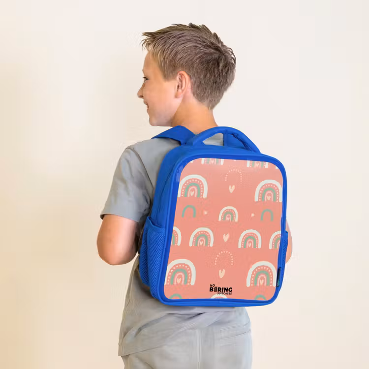 Koraal kleurenbogen Kinderrugzak - Blauw middel -sfeer2