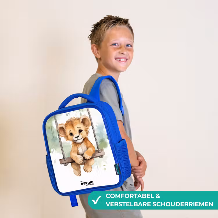 Lucas leeuw Kinderrugzak - Blauw middel -sfeer3_NL