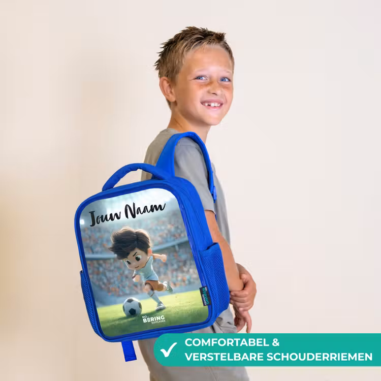Jongen - Voetbal - Stadion - Zonlicht Kinderrugzak - Blauw middel -sfeer3_NL