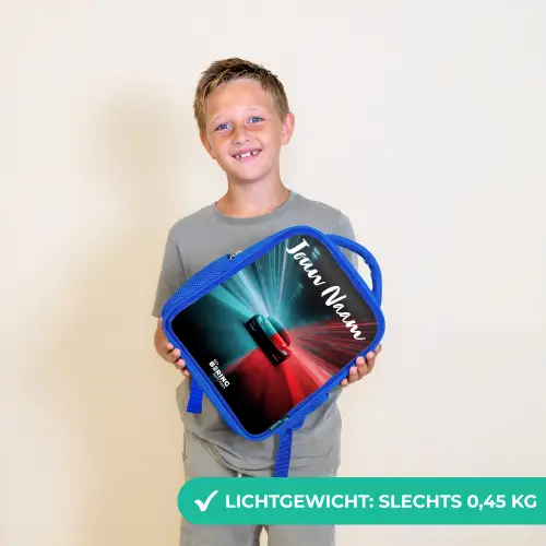 Sportauto - Blauw - Neon - Stad Kinderrugzak - Blauw middel -sfeer1_NL