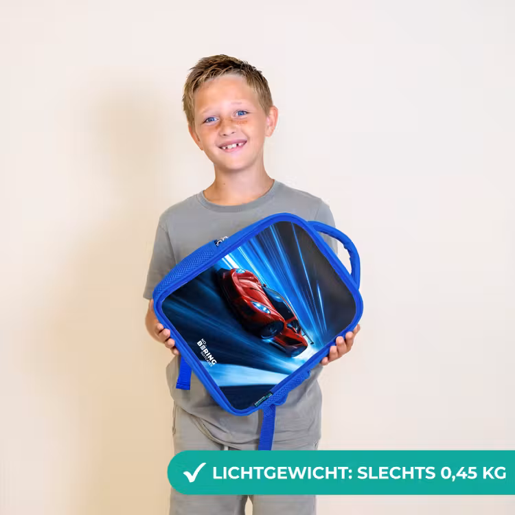 Rode racewagen in digitale snelheidswereld Kinderrugzak - Blauw middel -sfeer1_NL