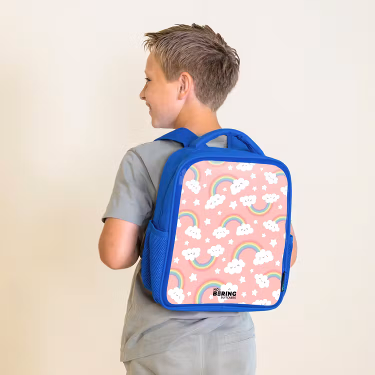 Roze met regenboog patroon Kinderrugzak - Blauw middel -sfeer2