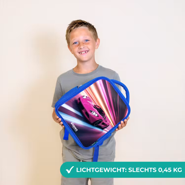 Roze raceauto flitst door neonlicht Kinderrugzak - Blauw middel -sfeer1_NL