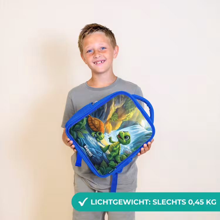 Schildpad en dino bij waterval in tropisch bos Kinderrugzak - Blauw middel -sfeer1_NL