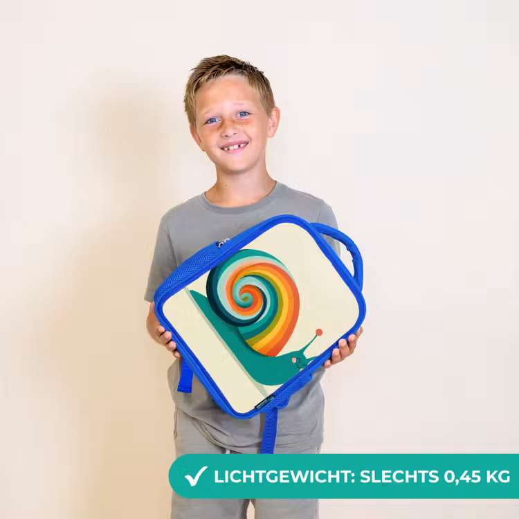 Slak - Regenboogschild - Groen Kinderrugzak - Blauw middel -sfeer1_NL