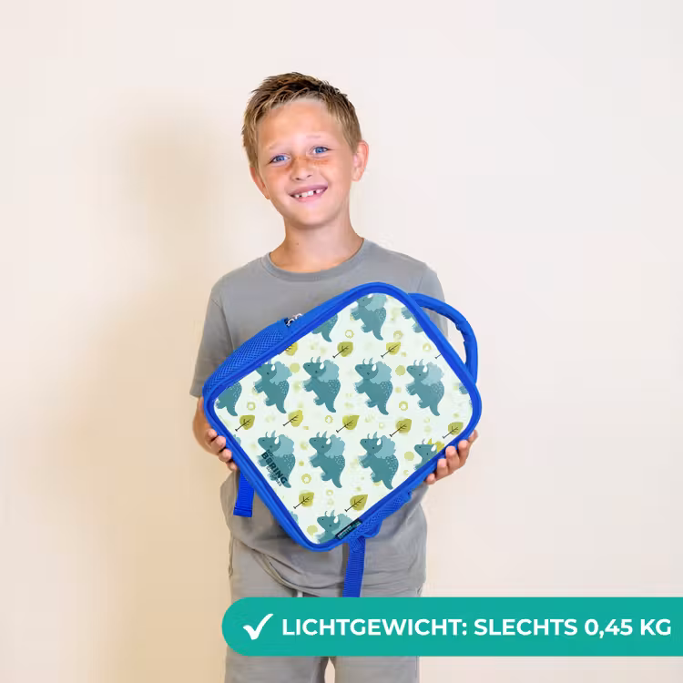 Triceratopsen tussen boompjes Kinderrugzak - Blauw middel -sfeer1_NL