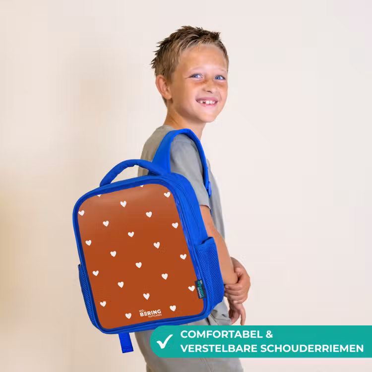 Wit hartjespatroon op oranje bruine achtergrond Kinderrugzak - Blauw middel -sfeer3_NL