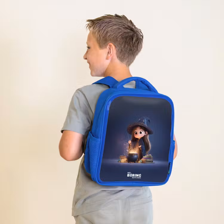 Betoverend meisje met ketel Kinderrugzak - Blauw middel -sfeer2