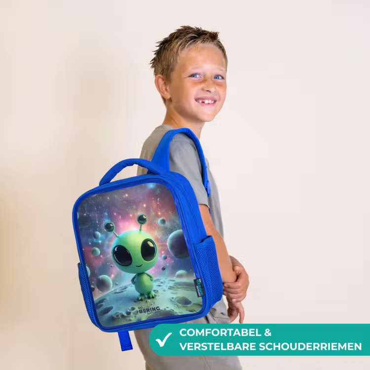 Groen buitenaards wezentje op maanlandschap Kinderrugzak - Blauw middel -sfeer3_NL