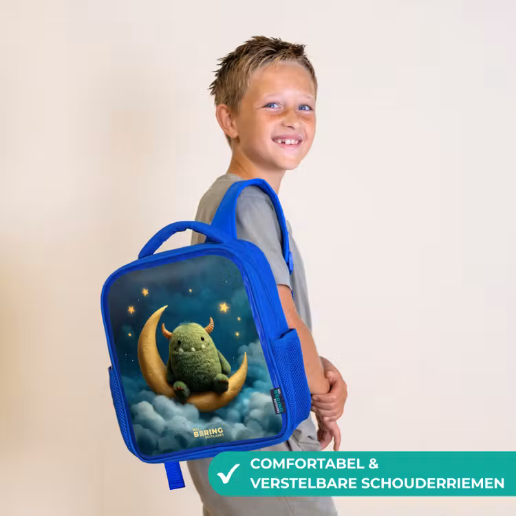 Groen monster op maansikkel Kinderrugzak - Blauw middel -sfeer3_NL