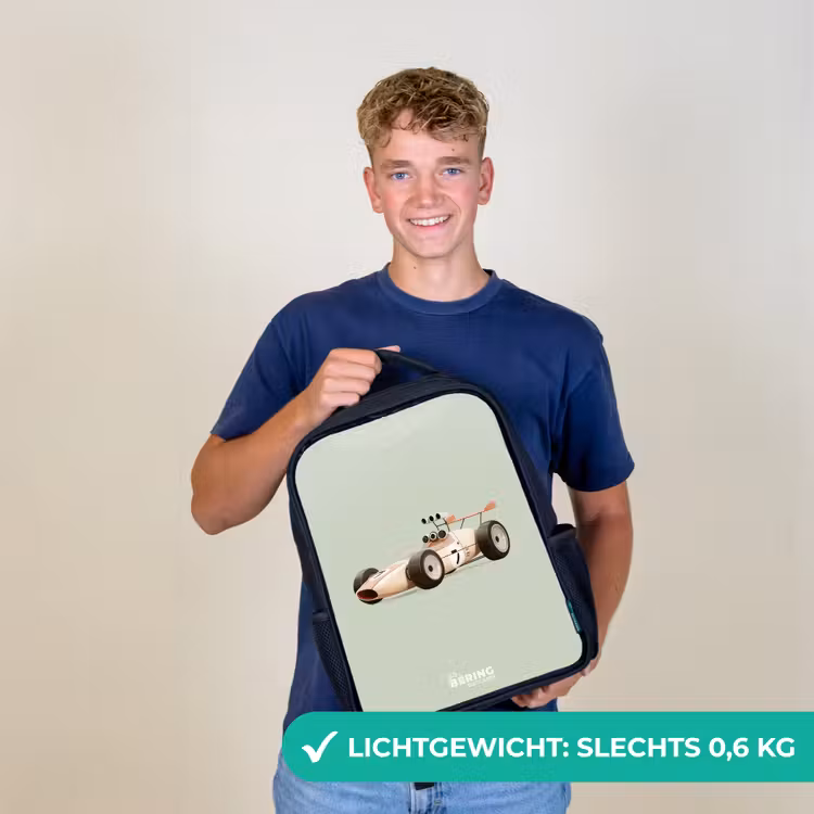 Beige retro raceauto op groen achtergrond Rugzak - Zwart middel -sfeer7_NL