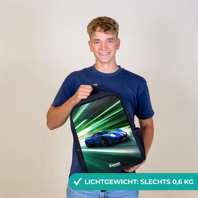 Blauwe raceauto met strepen in groene tunnel Rugzak - Zwart middel -sfeer7_NL