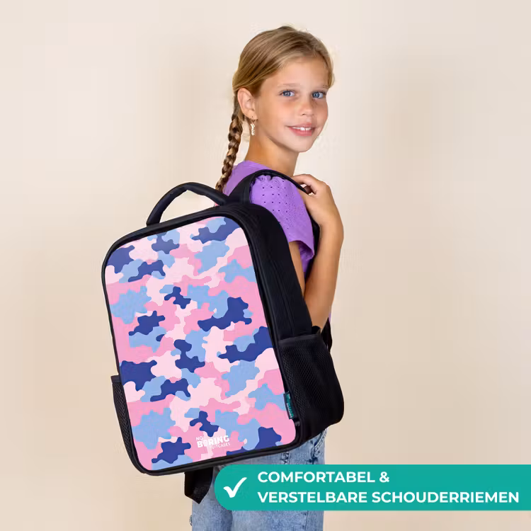Camouflage - Roze - Blauw Rugzak - Zwart middel -sfeer6_NL