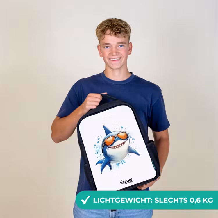 Coole haai met zonnebril in het water Rugzak - Zwart middel -sfeer7_NL