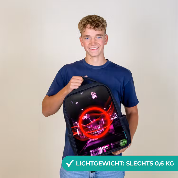 Felrode cirkel boven een neonverlichte stad Rugzak - Zwart middel -sfeer7_NL