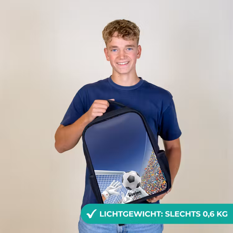 Keeper die een voetbal tegenhoud Rugzak - Zwart middel -sfeer7_NL