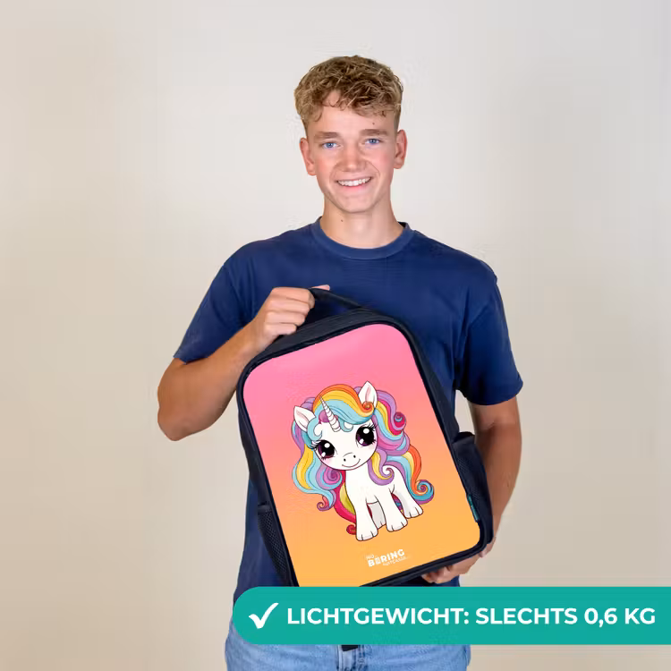 Kleine eenhoorn met regenboog kleuren Rugzak - Zwart middel -sfeer7_NL