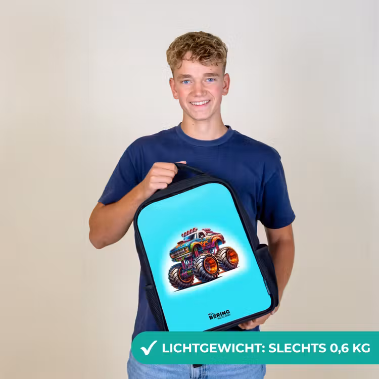 Monstertruck op Lichtblauwe Achtergrond Rugzak - Zwart middel -sfeer7_NL