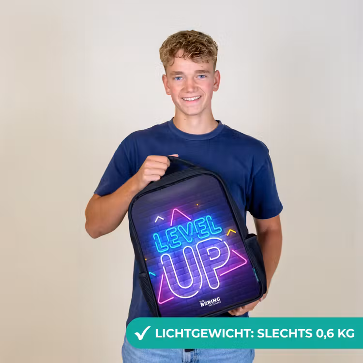 Neonletters op een bakstenen muur Rugzak - Zwart middel -sfeer7_NL