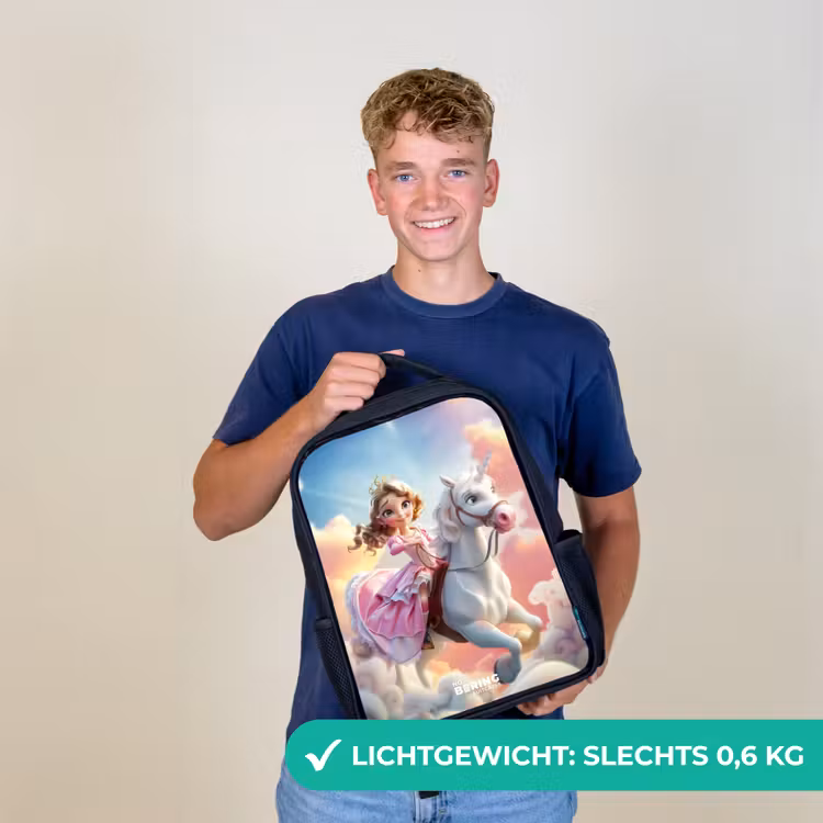 Prinses op een eenhoorn tussen de wolken Rugzak - Zwart middel -sfeer7_NL