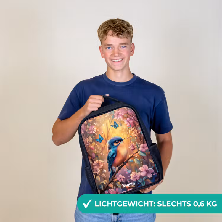 Vogel met vlinders in kleurrijk bos. Rugzak - Zwart middel -sfeer7_NL