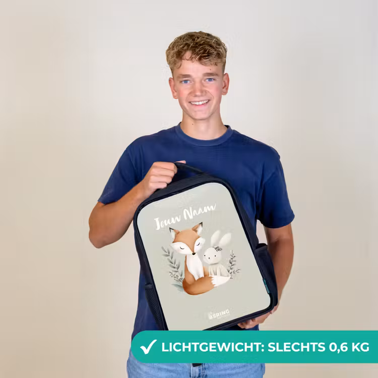 Vos en konijn omringd door groene blaadjes Rugzak - Zwart middel -sfeer7_NL