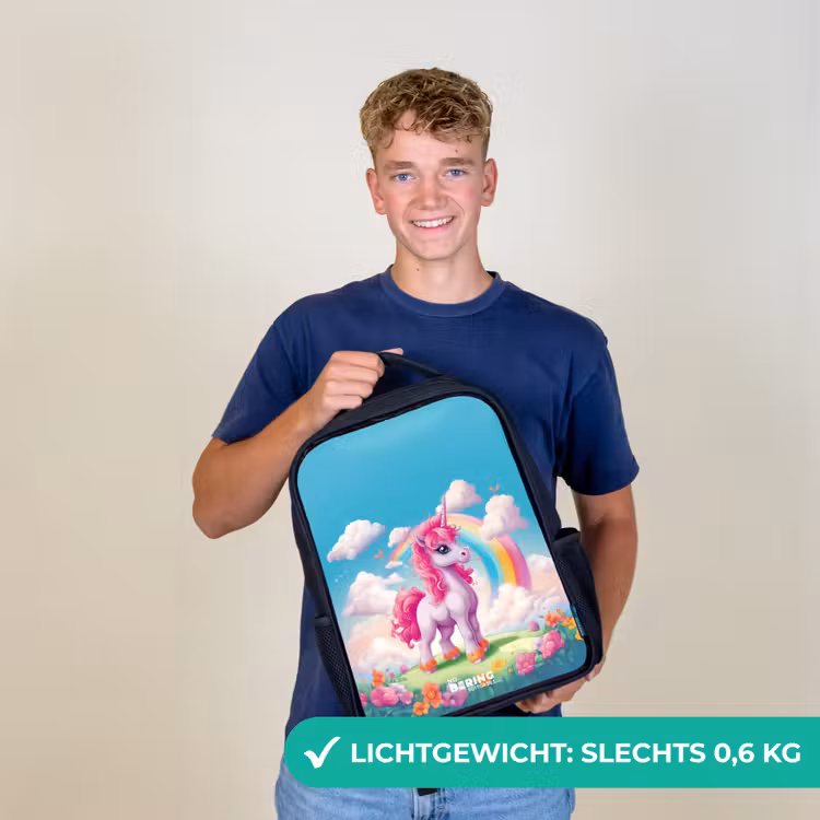 Vrolijke eenhoorn bij een regenboog Rugzak - Zwart middel -sfeer7_NL