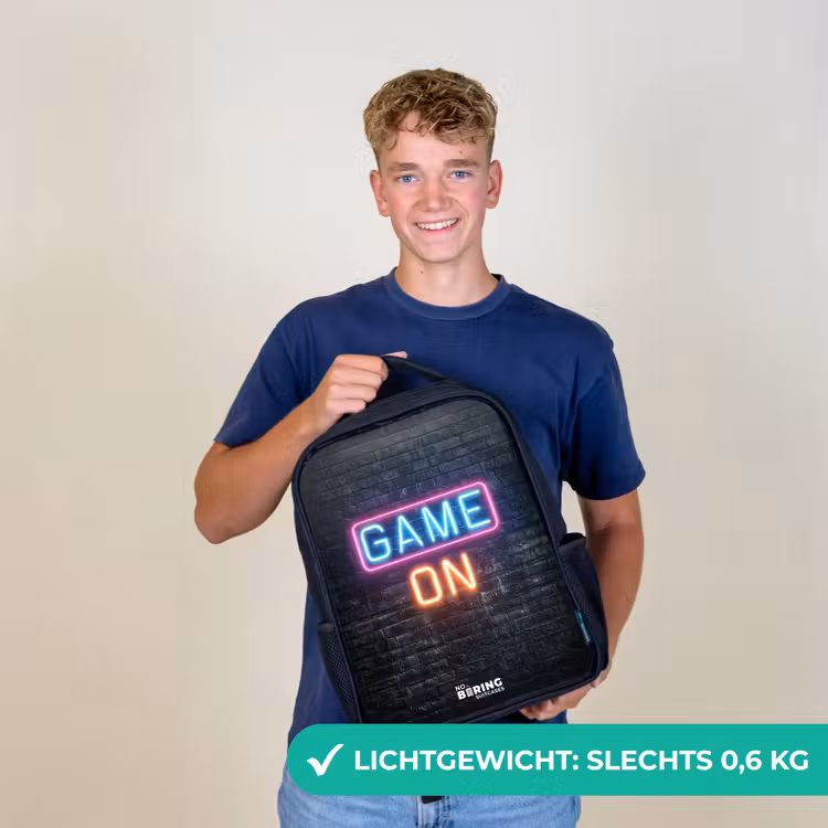 Game - Letters - Neon Rugzak - Zwart middel -sfeer7_NL
