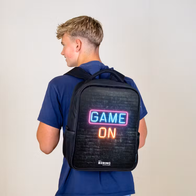 Game - Letters - Neon Rugzak - Zwart middel -sfeer8