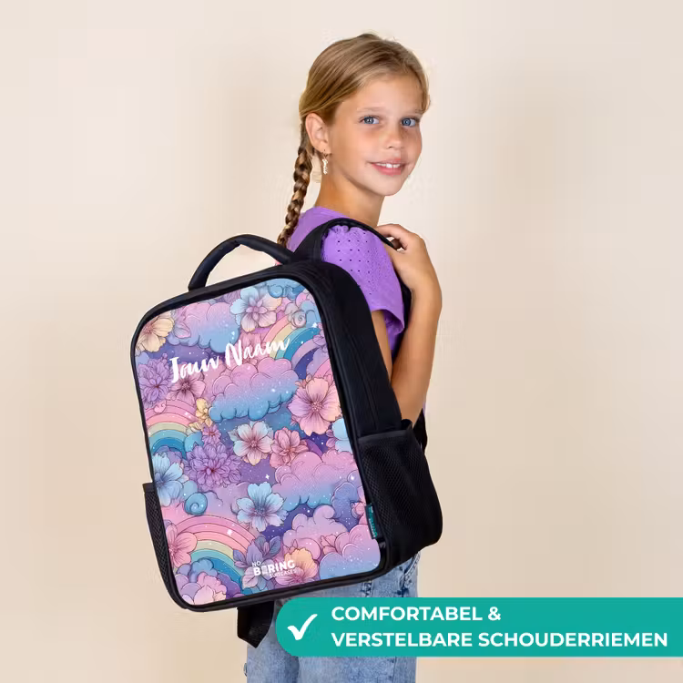Illustratie van wolken, regenbogen en bloemen Rugzak - Zwart middel -sfeer6_NL