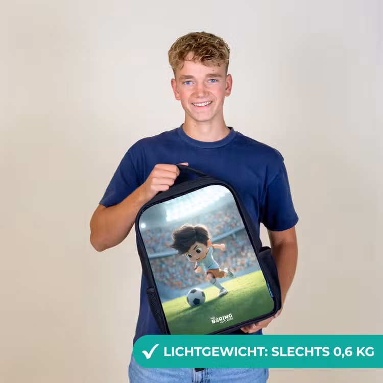 Jongen - Voetbal - Stadion - Zonlicht Rugzak - Zwart middel -sfeer7_NL