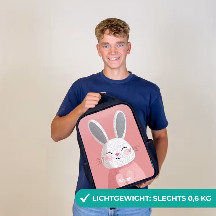 Roze - Konijn - Glimlach - Illustratie Rugzak - Zwart middel -sfeer7_NL