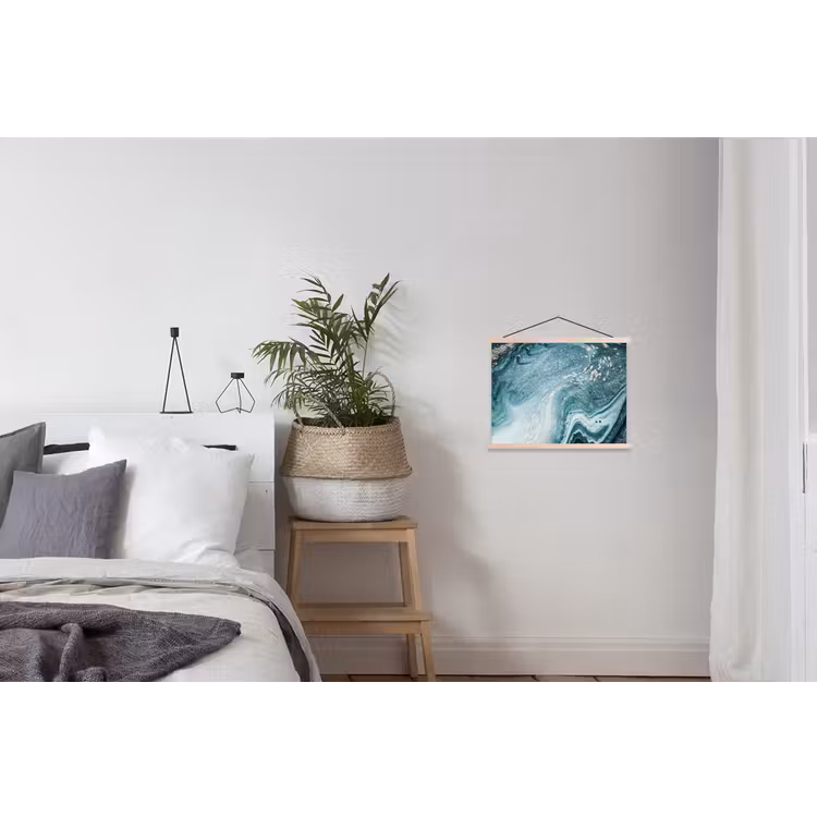 Binnenkant van een blauwe geode met gouden details uit de natuur textielposter latten blank klein -woonkamer