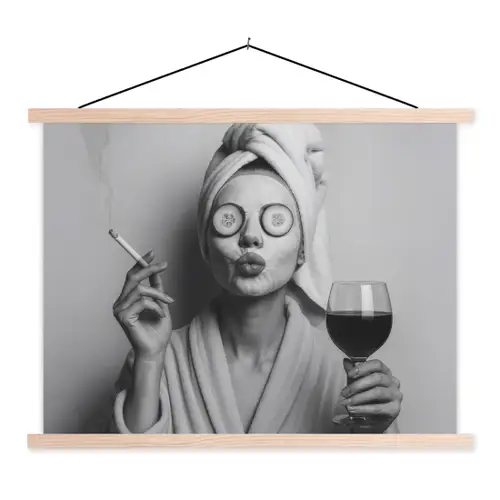 Vrouw - Masker - Wijn - Sigaret textielposter latten blank klein -3d