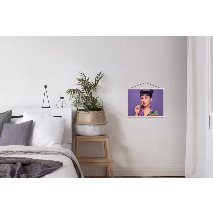 Vrouw - Portret - Make-up - Paars - Levendig textielposter latten blank klein -woonkamer