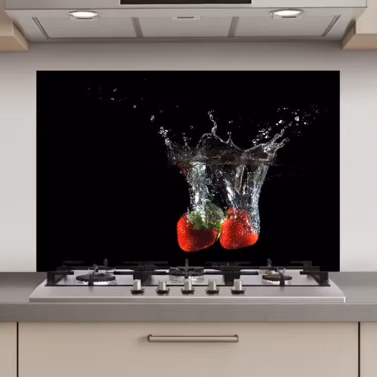 Aardbeien - Fruit - Water - Zwart - Rood keuken achterwand spatscherm klein -3d_website