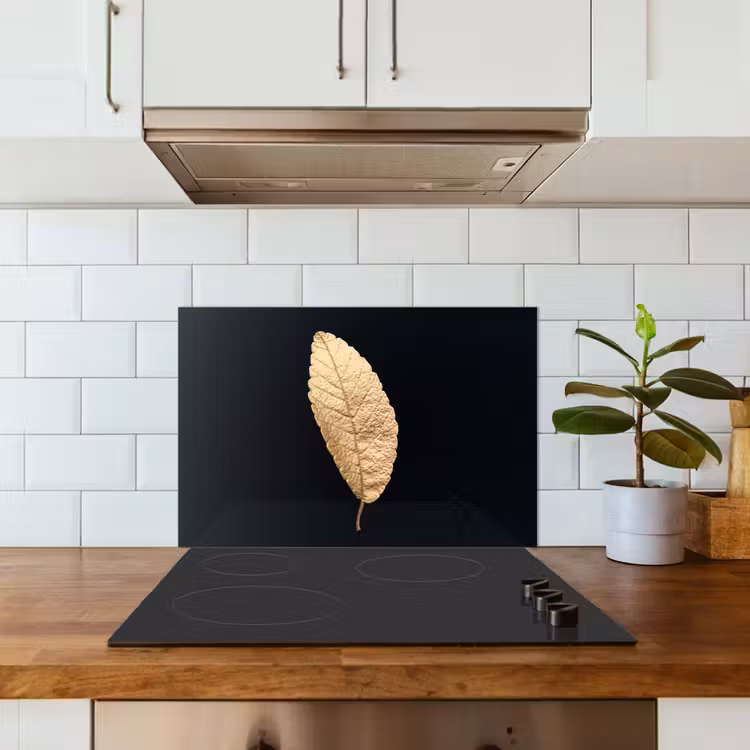 Black en gold - Bladeren - Zwart - Planten - Luxe keuken achterwand spatscherm klein -sfeer2