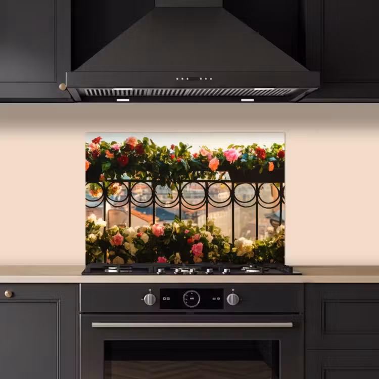 Bloemen - Hek - Stadszicht - Zomer keuken achterwand spatscherm klein -sfeer1