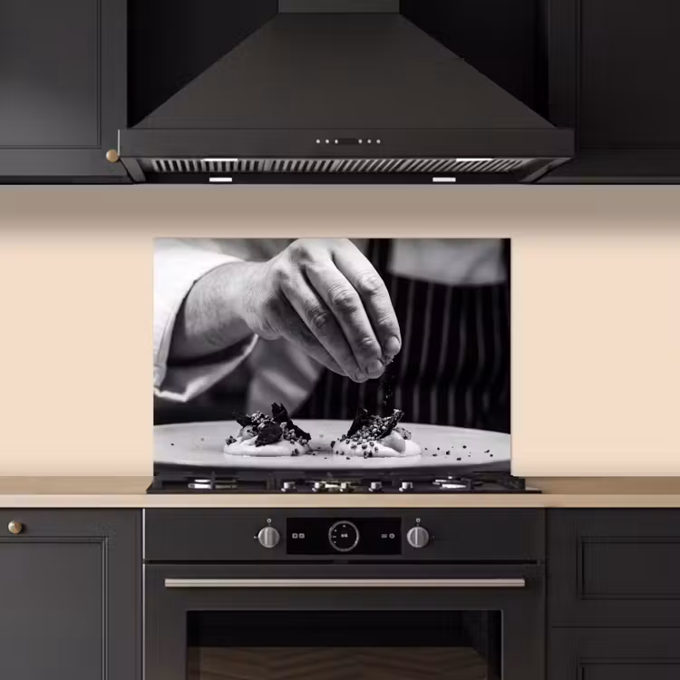 Chef - Garnering - Gerecht keuken achterwand spatscherm klein -sfeer1