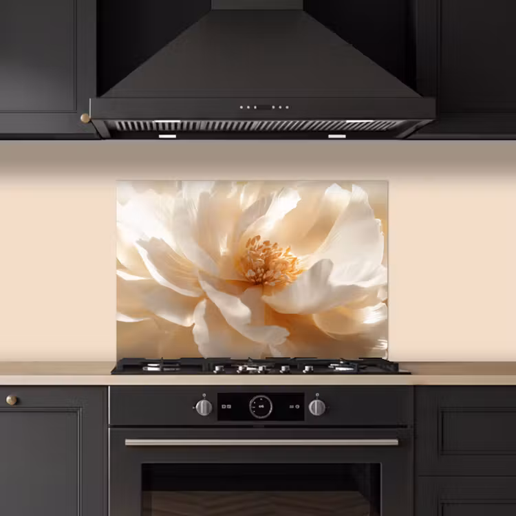 Close up - Pioenroos - Wit keuken achterwand spatscherm klein -sfeer1