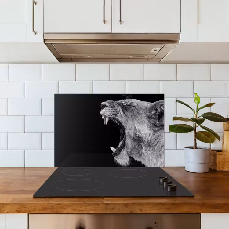 Dieren - Leeuw - Zwart - Wit - Portret keuken achterwand spatscherm klein -sfeer2