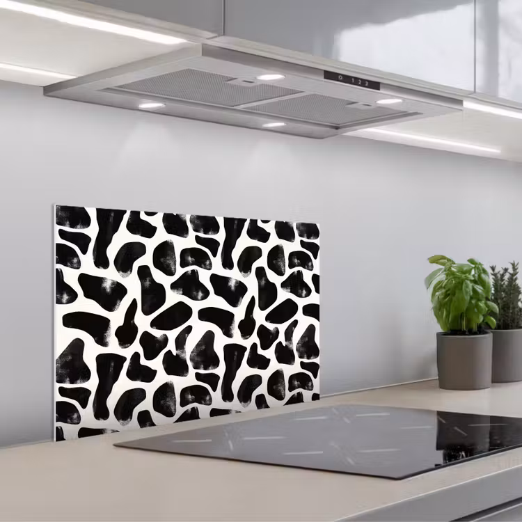 Dierenpatroon - Vlekken - Zwart - Wit keuken achterwand spatscherm klein 900 -3d_schuin