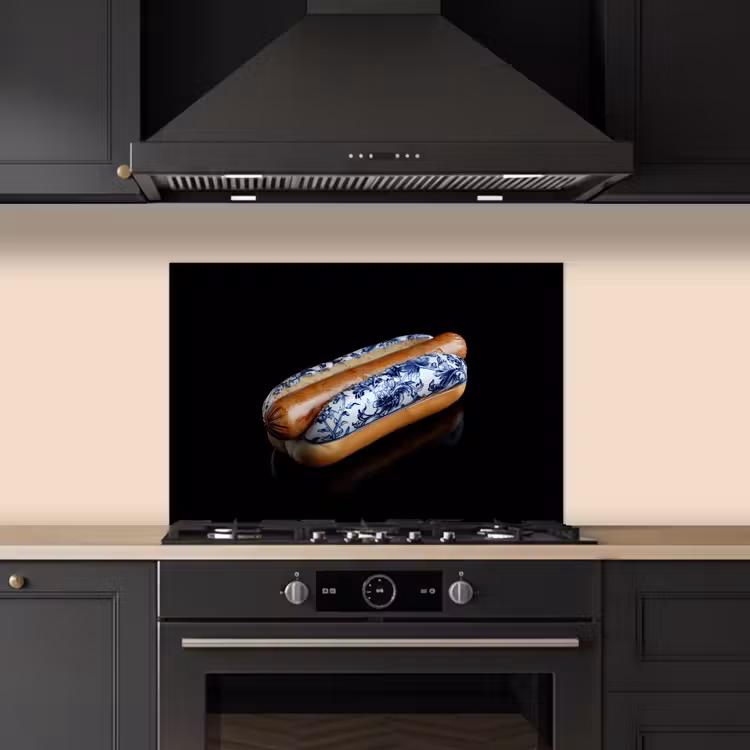 Hotdog - Porselein - Delfts blauw - Eten keuken achterwand spatscherm klein -sfeer1