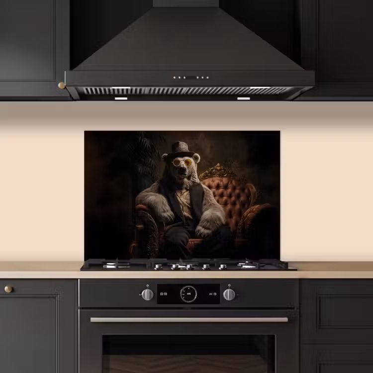 Ijsbeer - Hoed - Bril - Stoel keuken achterwand spatscherm klein -sfeer1