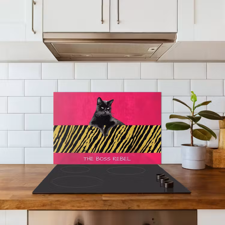 Kat - Baas - Roze - Tijgerprint keuken achterwand spatscherm klein -sfeer2