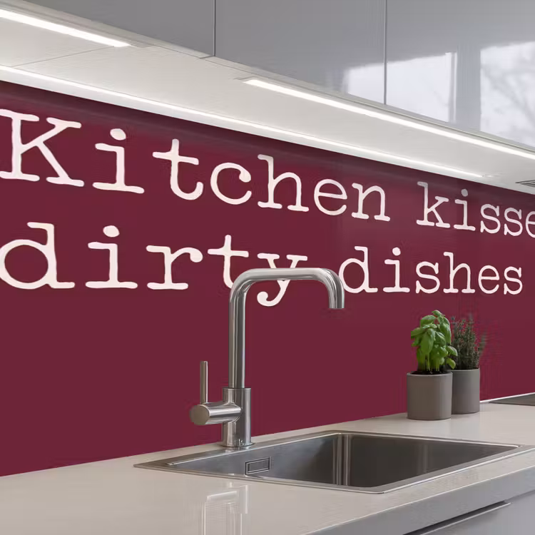 Kitchen kisses, dirty dishes keuken achterwand 2 middel -3d_schuin