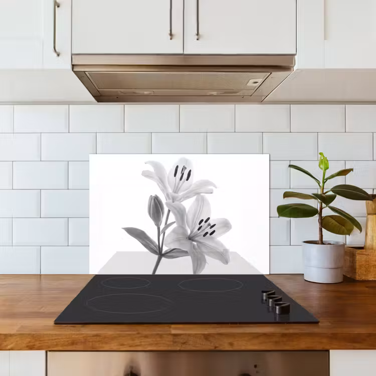 Lelies - Elegant - Zwart - Wit keuken achterwand spatscherm klein -sfeer2
