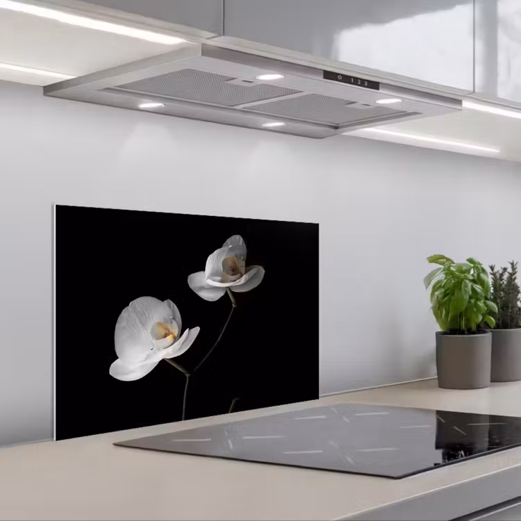Orchidee - Bloemen - Zwart - Wit - Stilleven keuken achterwand spatscherm klein -3d_schuin