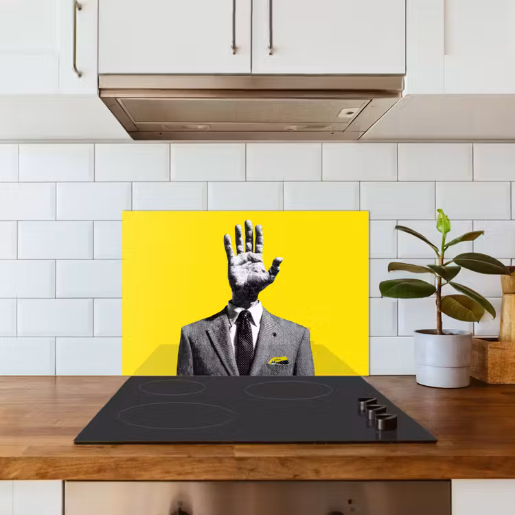 Pak - Hand - Geel keuken achterwand spatscherm klein -sfeer2
